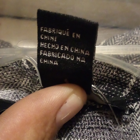 NWT - Forever 21 Long plaid button up top with side slits - size Large - Picture 4 of 6